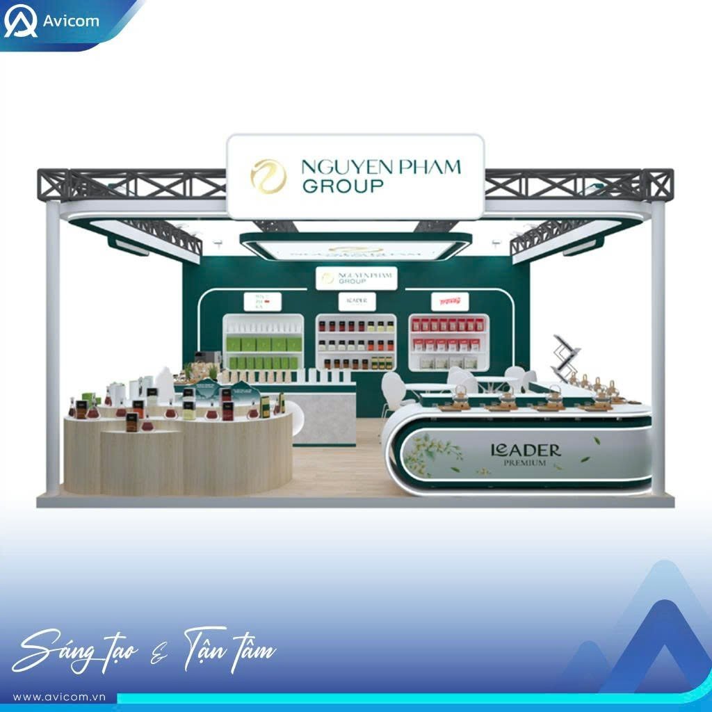 Gian hàng tông màu xanh lá cùng sự kết hợp với vật liệu gỗ tạo cảm giác mộc mạc, tinh tế