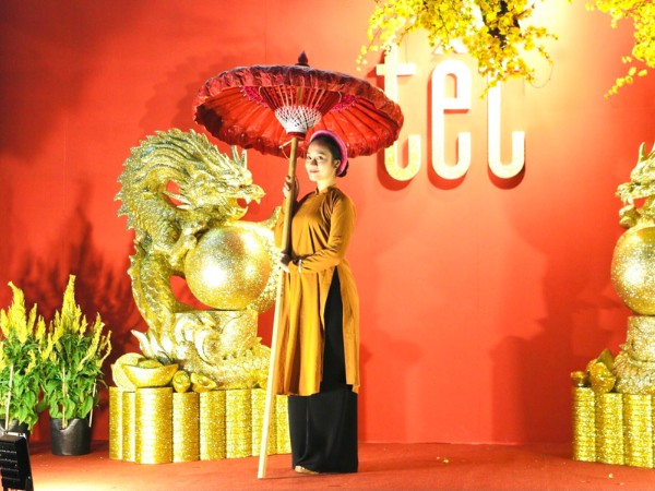 Trang trí backdrop ấn tượng để thu hút khách check-in tại gian hàng