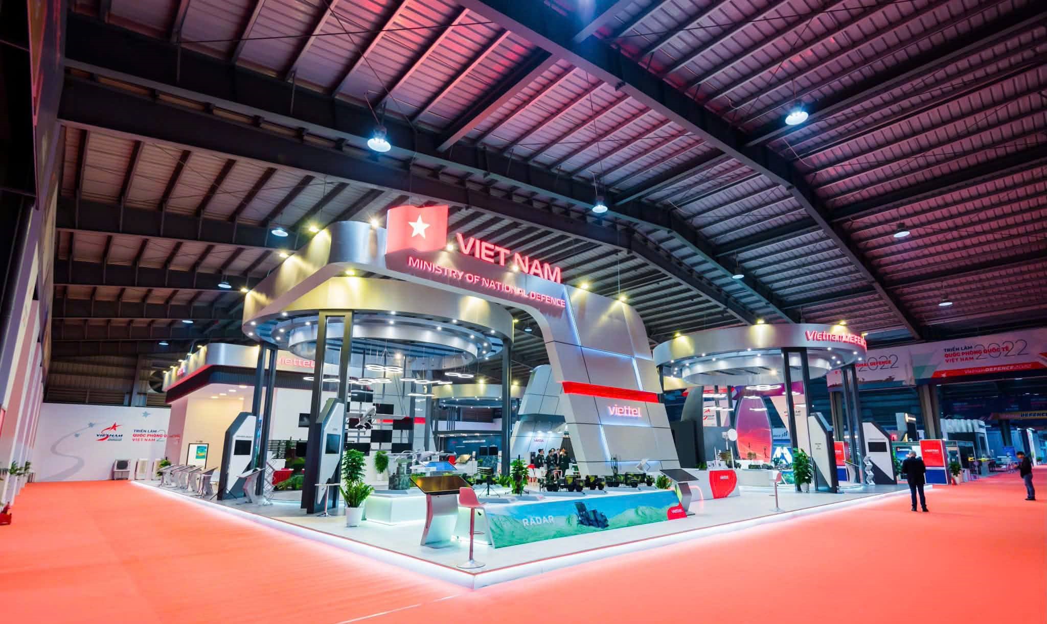 Gian hàng Viettel hoàn thiện tại Vietnam Defence Expo 2022
